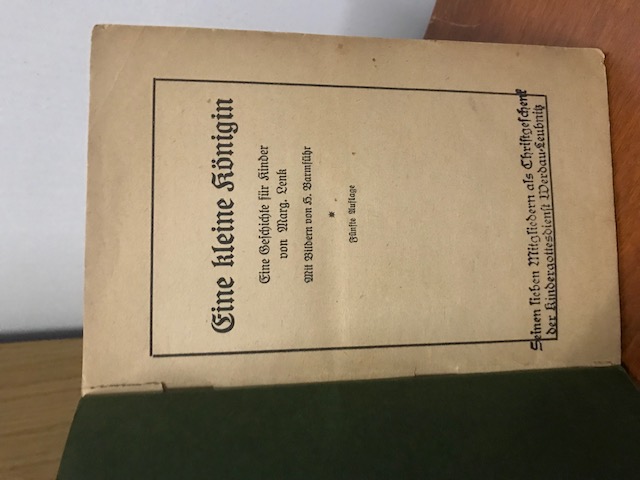 Eine kleine Königin, Lenk