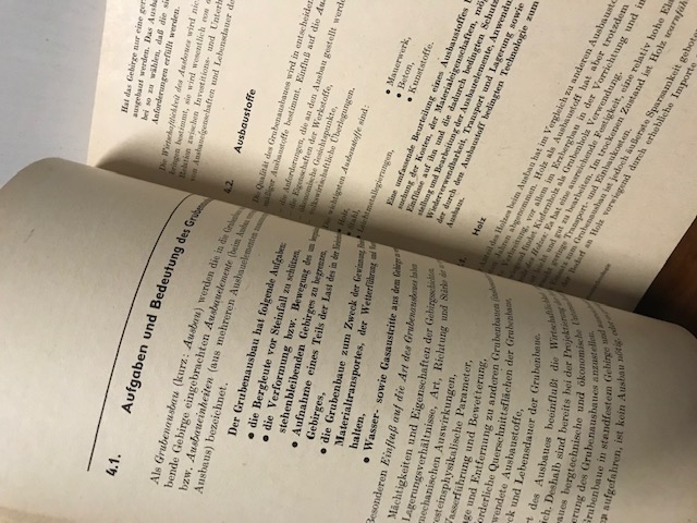 Bergbautechnologie, Lehrbuch Roschlau
