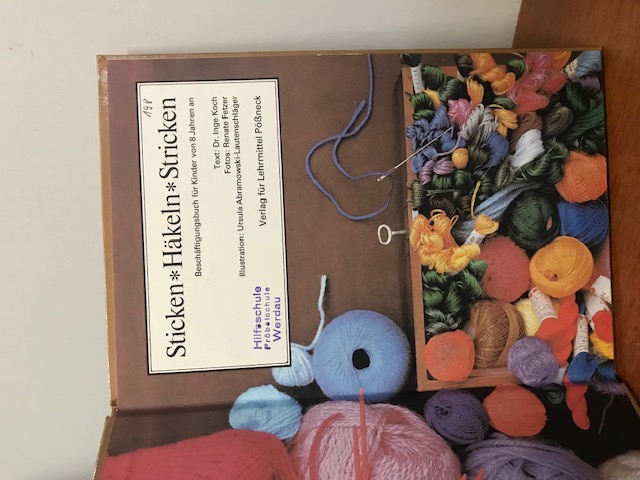 Sticken, Häkeln, Stricken