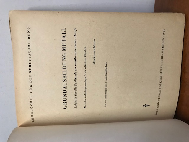 Grundausbildung Metall, Lehrbuch