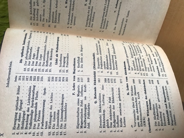 Altes Buch über Physik, Titel unbekannt