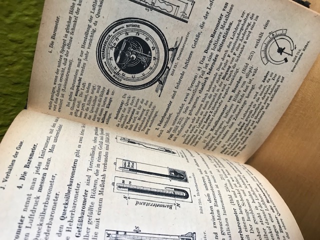 Altes Buch über Physik, Titel unbekannt