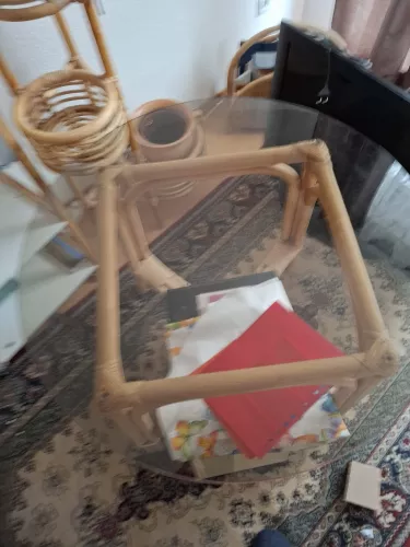 Schaukelstuhl aus Rattan mit Polsterung