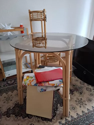 Schaukelstuhl aus Rattan mit Polsterung