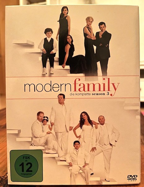 DVD: Modern Family Season 3