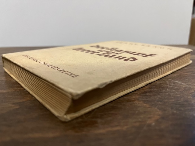 Der Kampf ums leere Land, Braun