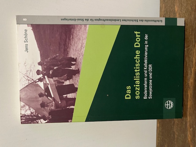 Das sozialistische Dorf, Schöne