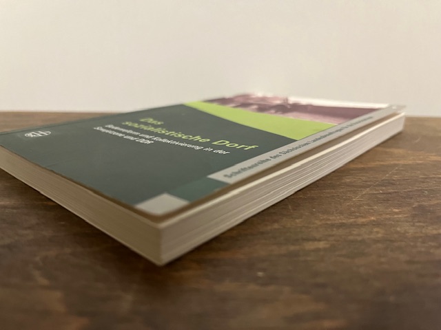 Das sozialistische Dorf, Schöne