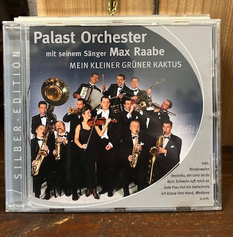 CD Palast Orchester mit seinem Sänger Max Raabe