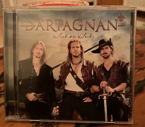 CD Dartagnan, Seit an Seit