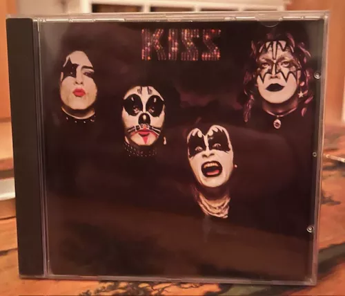 CD Kiss