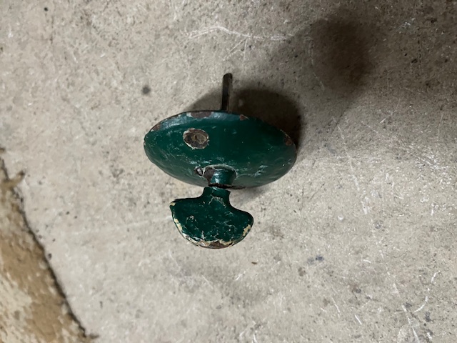 Antiker Griff in grün aus Eisen