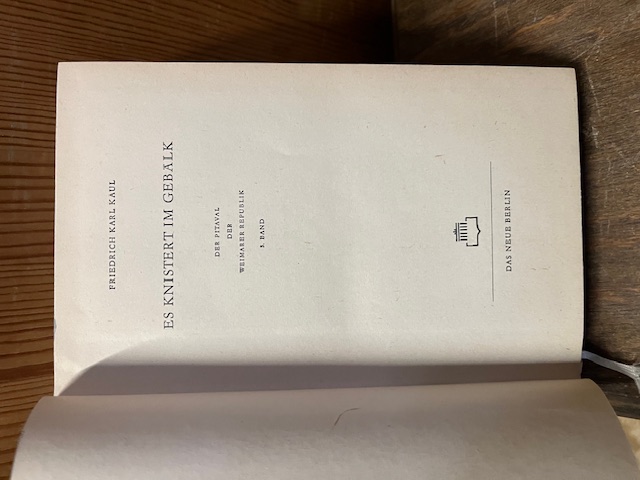 Es knistert im Gebälk, Kaul