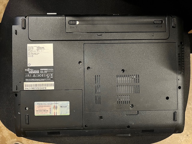 Laptop Fujitsu Siemen Ersatzteilspender 