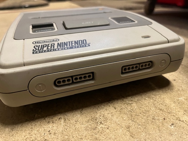 Super Nintendo mit 2 Controllern + 3 Spielen