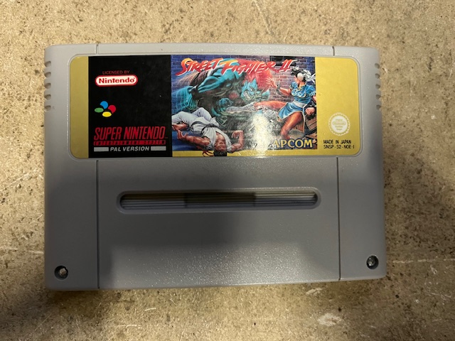 Super Nintendo mit 2 Controllern + 3 Spielen