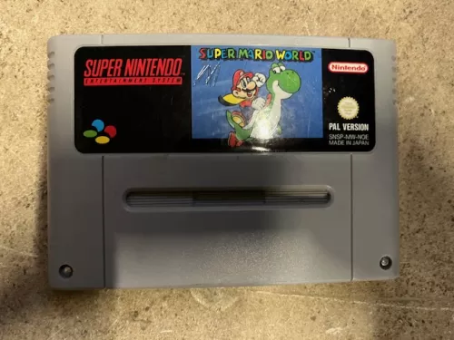 Super Nintendo mit 2 Controllern + 3 Spielen