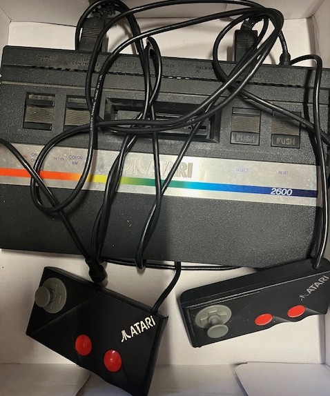 Atari 2600 mit 2 Controller