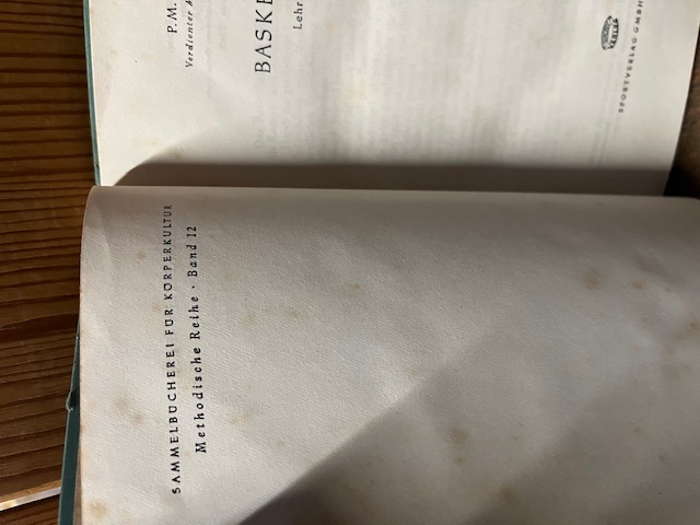 Basketball, Zetlin, Sammelb&uuml;cherei