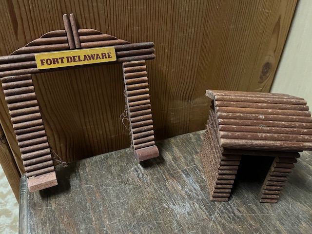 DDR Spielzeug Indianerstadt Fort 