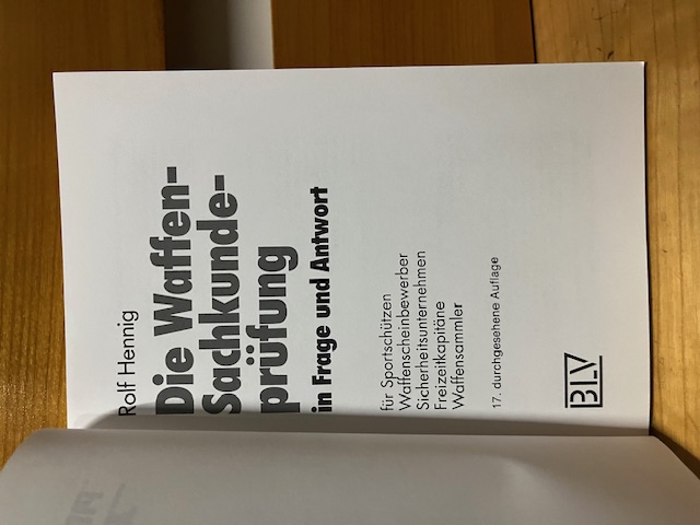 Die Waffensachkundepr&uuml;fung, Hennig