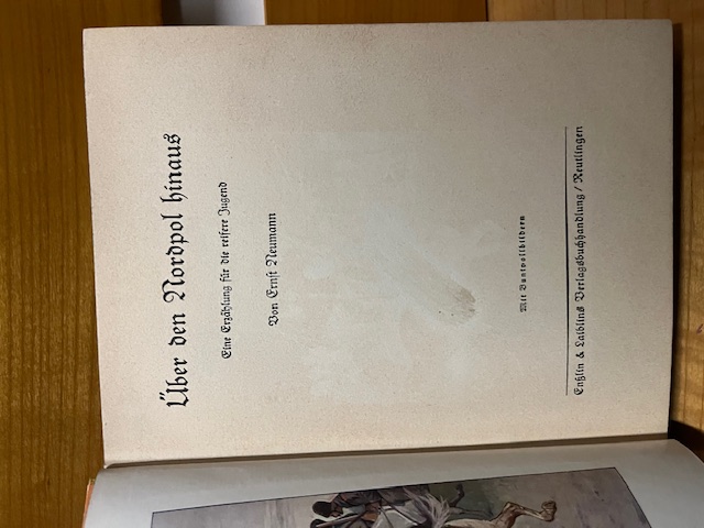 &Uuml;ber den Nordpol hinaus, Neumann