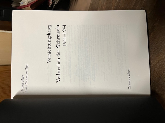 Verbrechen der Wehrmacht 1941,-1944, Zweitausendei